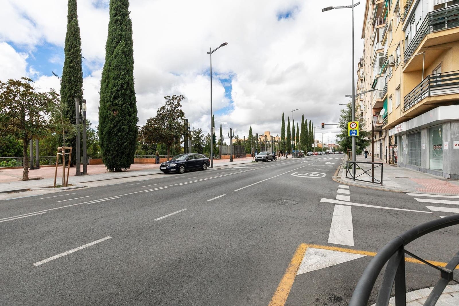 Kommersiell til salgs i Granada by - € 65 000 (Ref: 9300975)