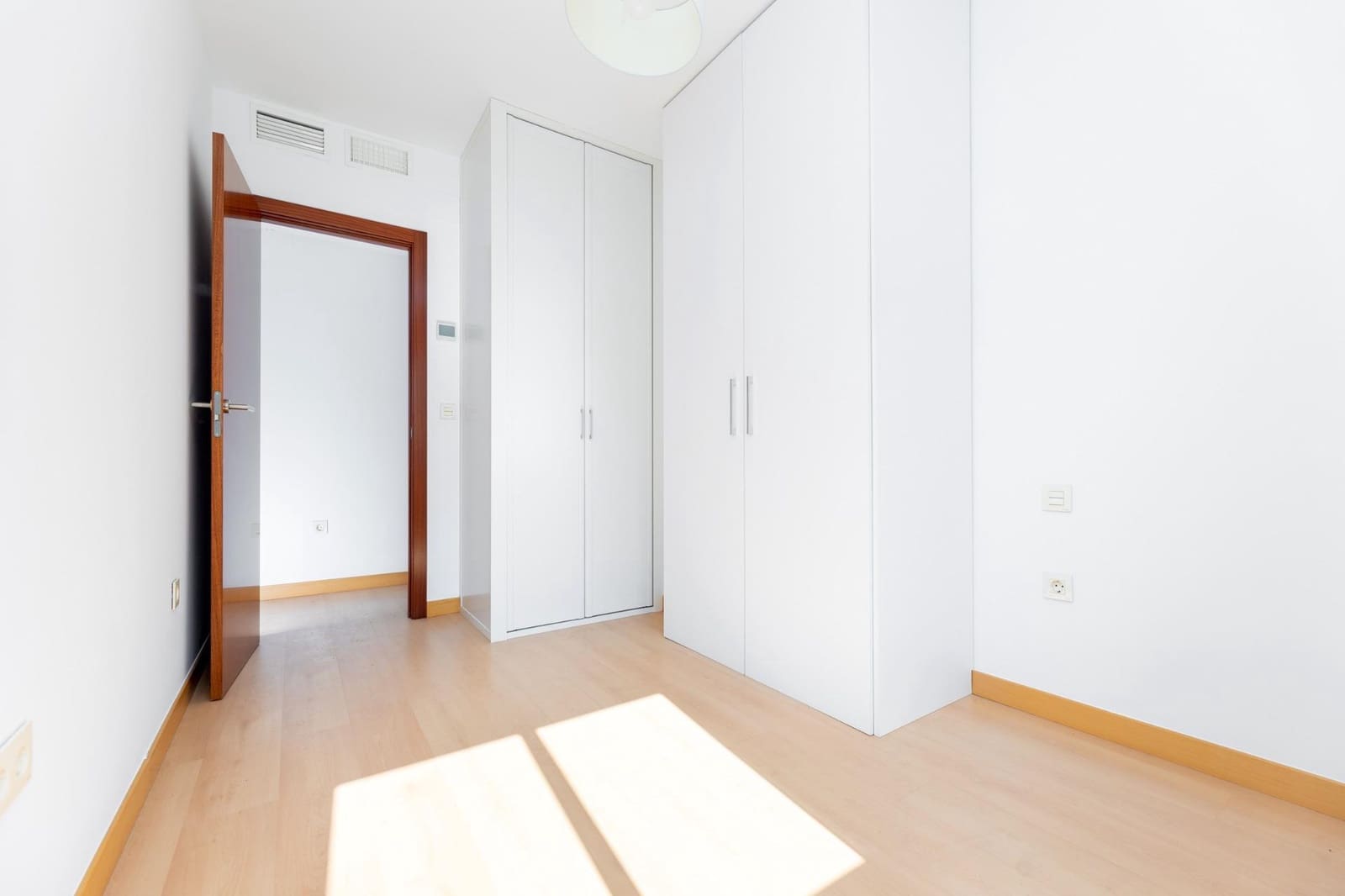 3 sypialnia Mieszkanie na sprzedaż w Miasto Grenada z basenem garażem - 369 900 € (Ref: 9300978)