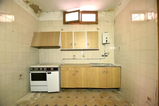 12 slaapkamer Rijtjeshuis te koop in Lanjarón - € 125.000 (Ref: 9311101)