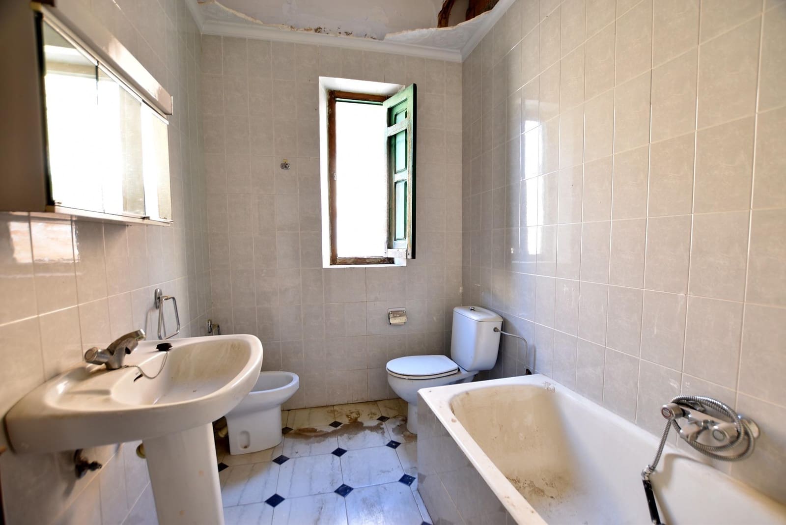 12 sovrum Radhus till salu i Lanjaron - 125 000 € (Ref: 9311101)