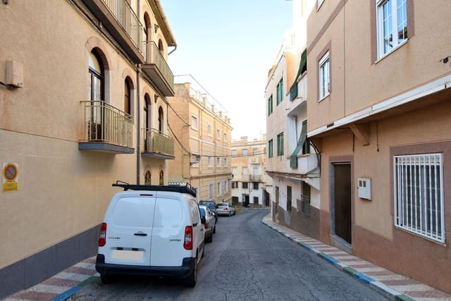 12 slaapkamer Rijtjeshuis te koop in Lanjarón - € 125.000 (Ref: 9311101)