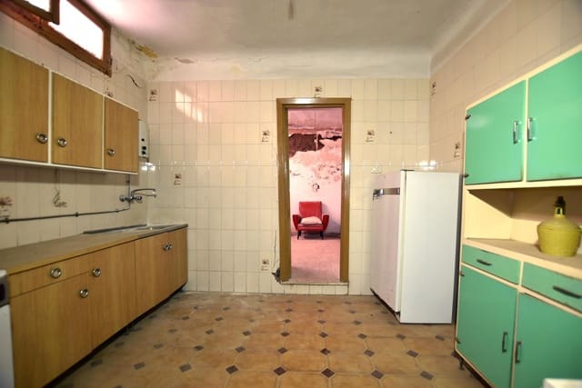 12 slaapkamer Rijtjeshuis te koop in Lanjarón - € 125.000 (Ref: 9311101)