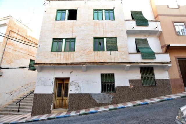 12 slaapkamer Rijtjeshuis te koop in Lanjarón - € 125.000 (Ref: 9311101)