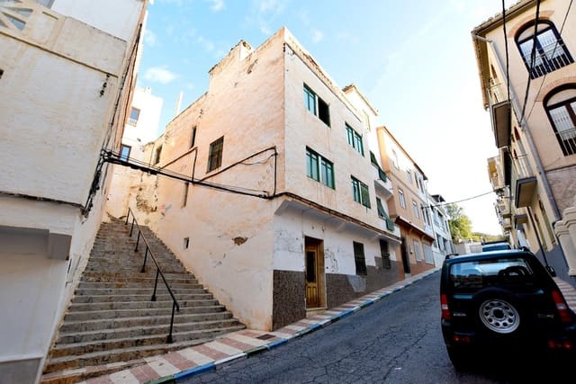 12 slaapkamer Rijtjeshuis te koop in Lanjarón - € 125.000 (Ref: 9311101)