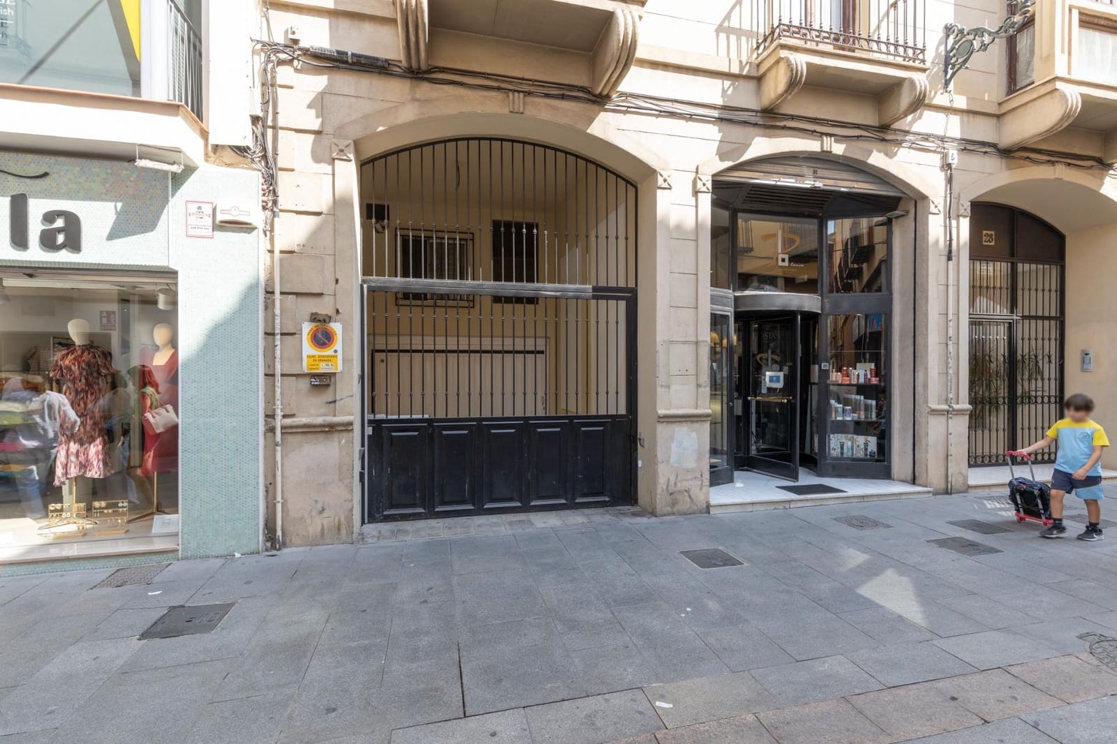 Garage til salg i Granada by - € 60.000 (Ref: 9311102)