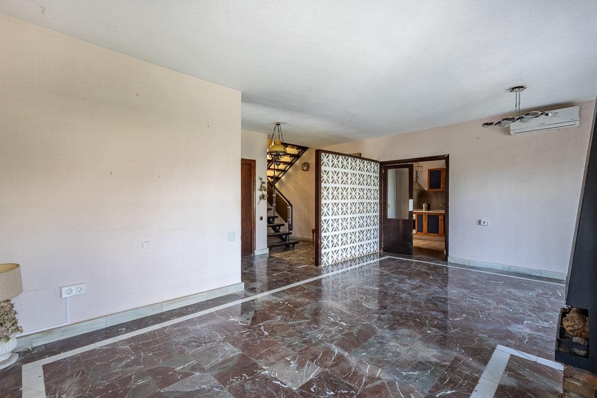 3 slaapkamer Villa te koop in La Zubia met zwembad garage - € 330.000 (Ref: 9311110)