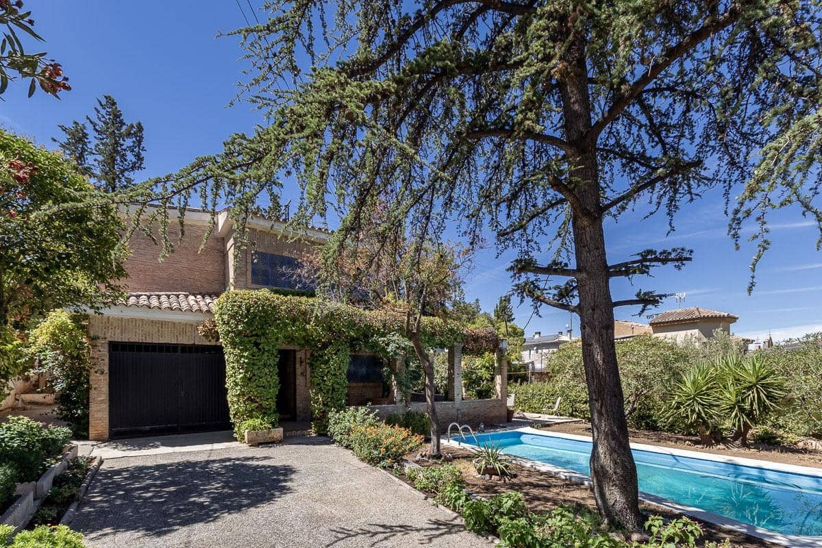 3 slaapkamer Villa te koop in La Zubia met zwembad garage - € 330.000 (Ref: 9311110)