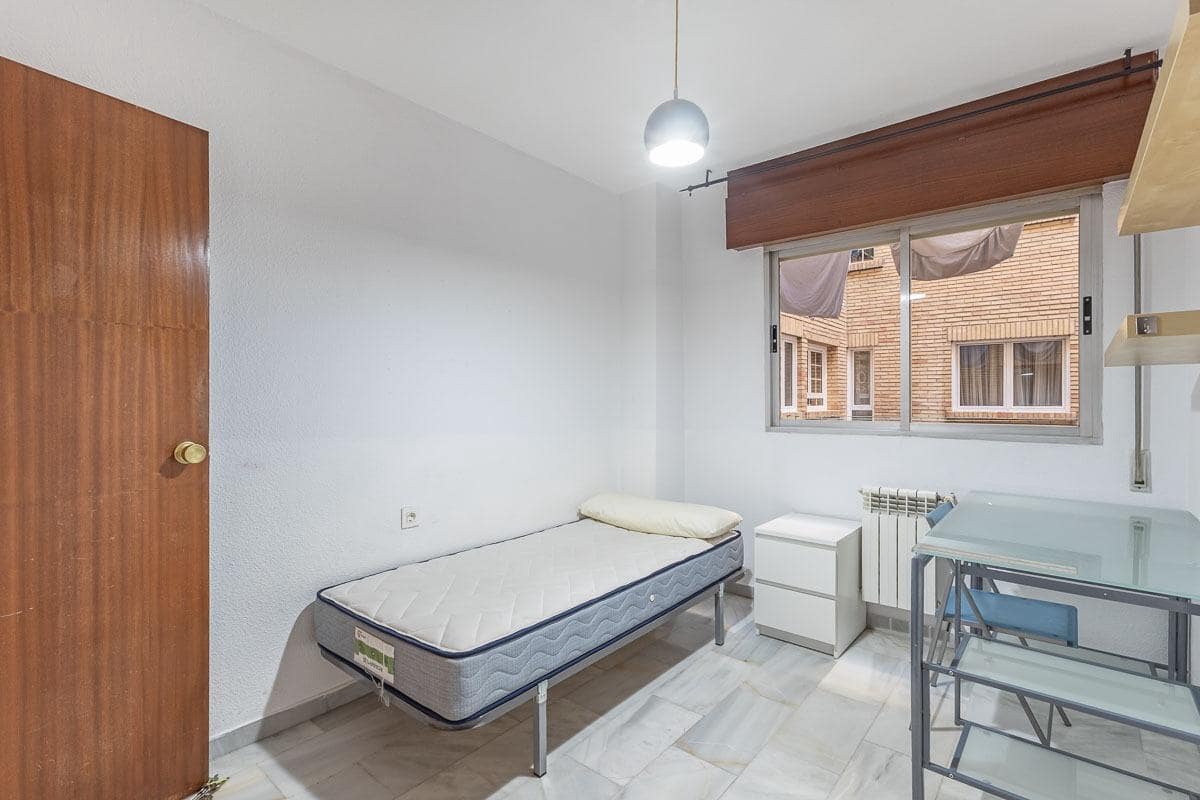 4 slaapkamer Flat te koop in Granada stad - € 369.000 (Ref: 9311112)