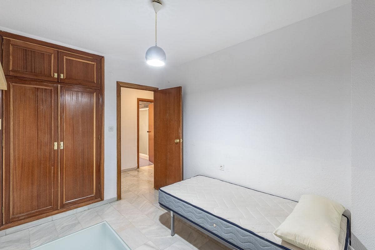 4 slaapkamer Flat te koop in Granada stad - € 369.000 (Ref: 9311112)
