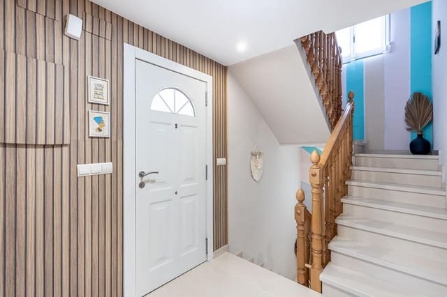 4 soveværelse Villa til salg i Huétor Vega med swimmingpool - € 445.000 (Ref: 9311114)