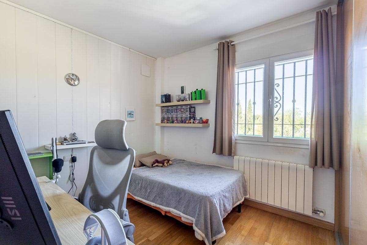 4 sypialnia Willa na sprzedaż w Huetor Vega z basenem - 445 000 € (Ref: 9311114)