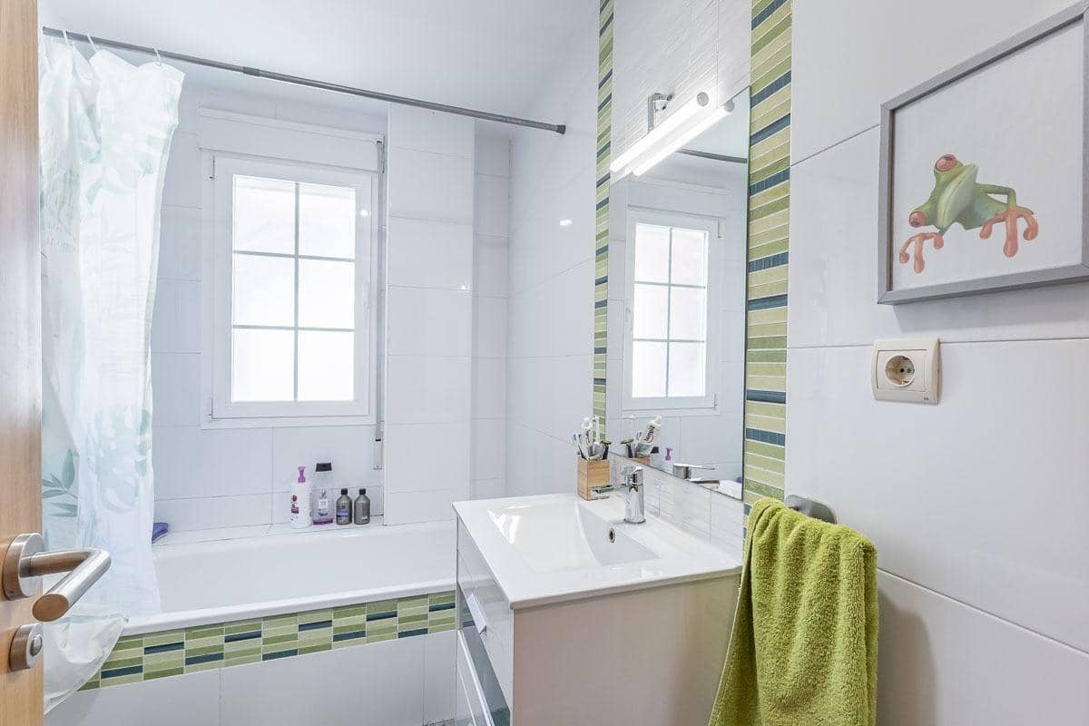 4 sypialnia Willa na sprzedaż w Huetor Vega z basenem - 445 000 € (Ref: 9311114)