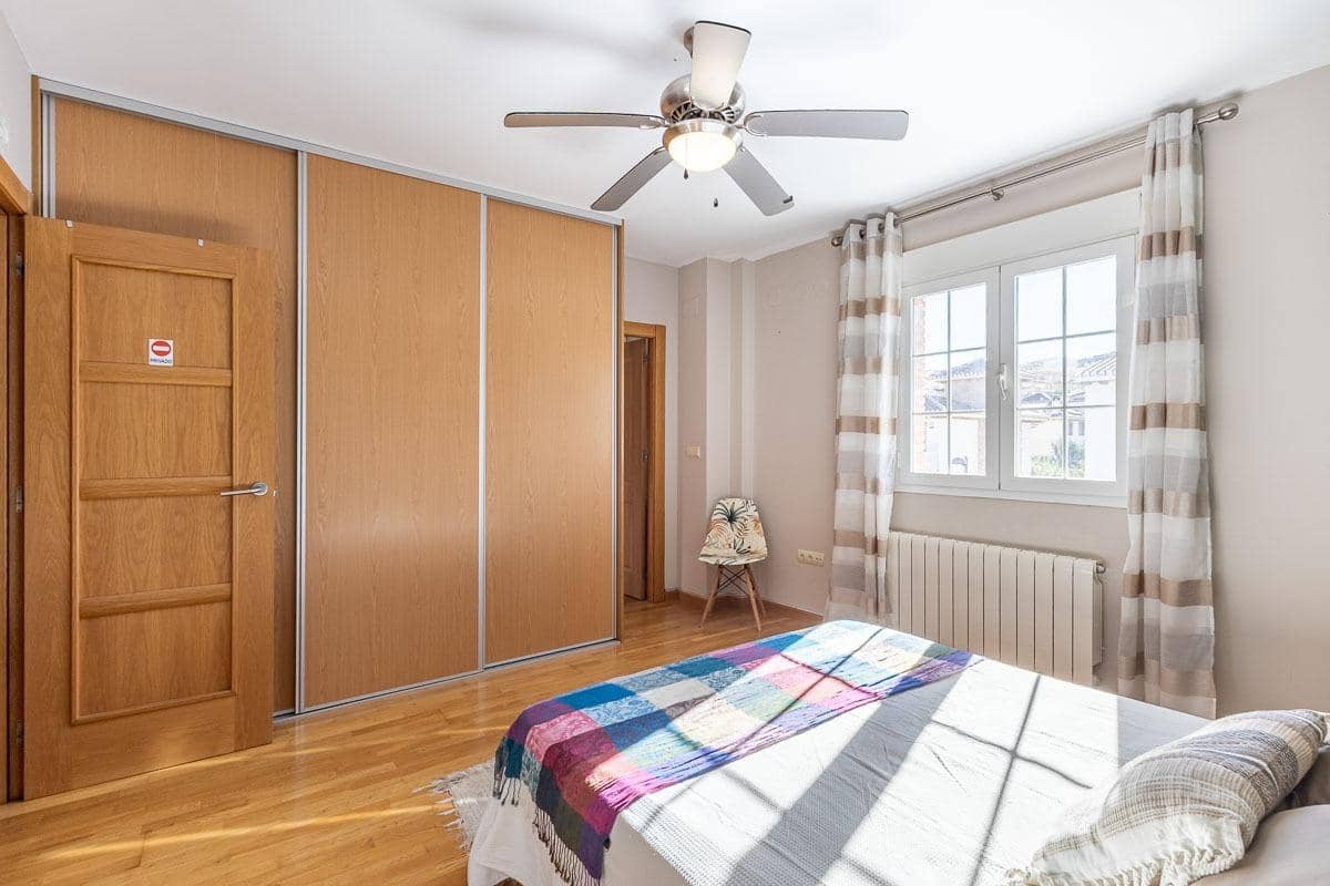 4 sypialnia Willa na sprzedaż w Huetor Vega z basenem - 445 000 € (Ref: 9311114)