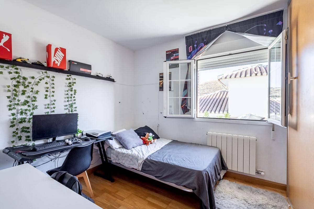 4 sypialnia Willa na sprzedaż w Huetor Vega z basenem - 445 000 € (Ref: 9311114)