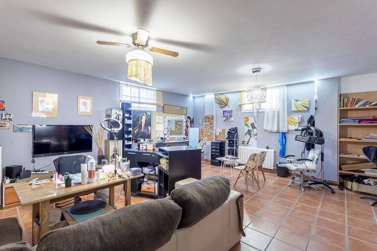 4 sypialnia Willa na sprzedaż w Huetor Vega z basenem - 445 000 € (Ref: 9311114)