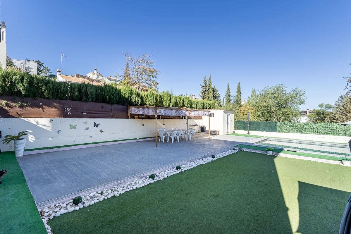 4 sypialnia Willa na sprzedaż w Huetor Vega z basenem - 445 000 € (Ref: 9311114)