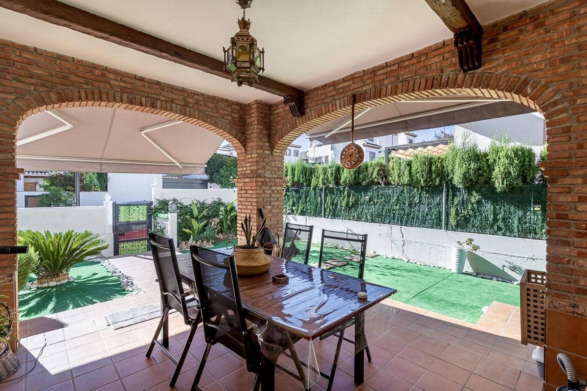 4 sypialnia Willa na sprzedaż w Huetor Vega z basenem - 445 000 € (Ref: 9311114)