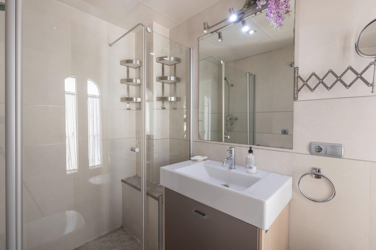 4 slaapkamer Huis te koop in Granada stad met garage - € 820.000 (Ref: 9311117)