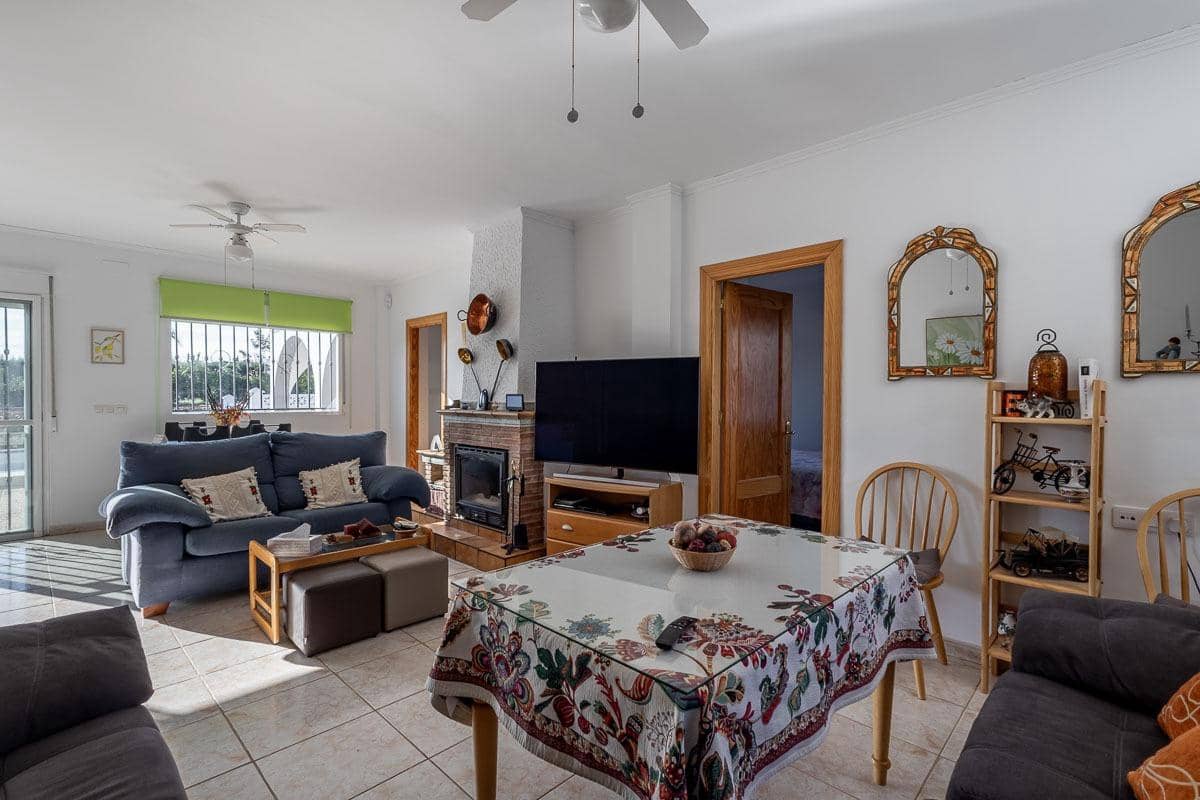 4 soveværelse Villa til salg i Moraleda de Zafayona med swimmingpool garage - € 279.000 (Ref: 9318031)