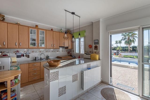 4 soveværelse Villa til salg i Moraleda de Zafayona med swimmingpool garage - € 279.000 (Ref: 9318031)