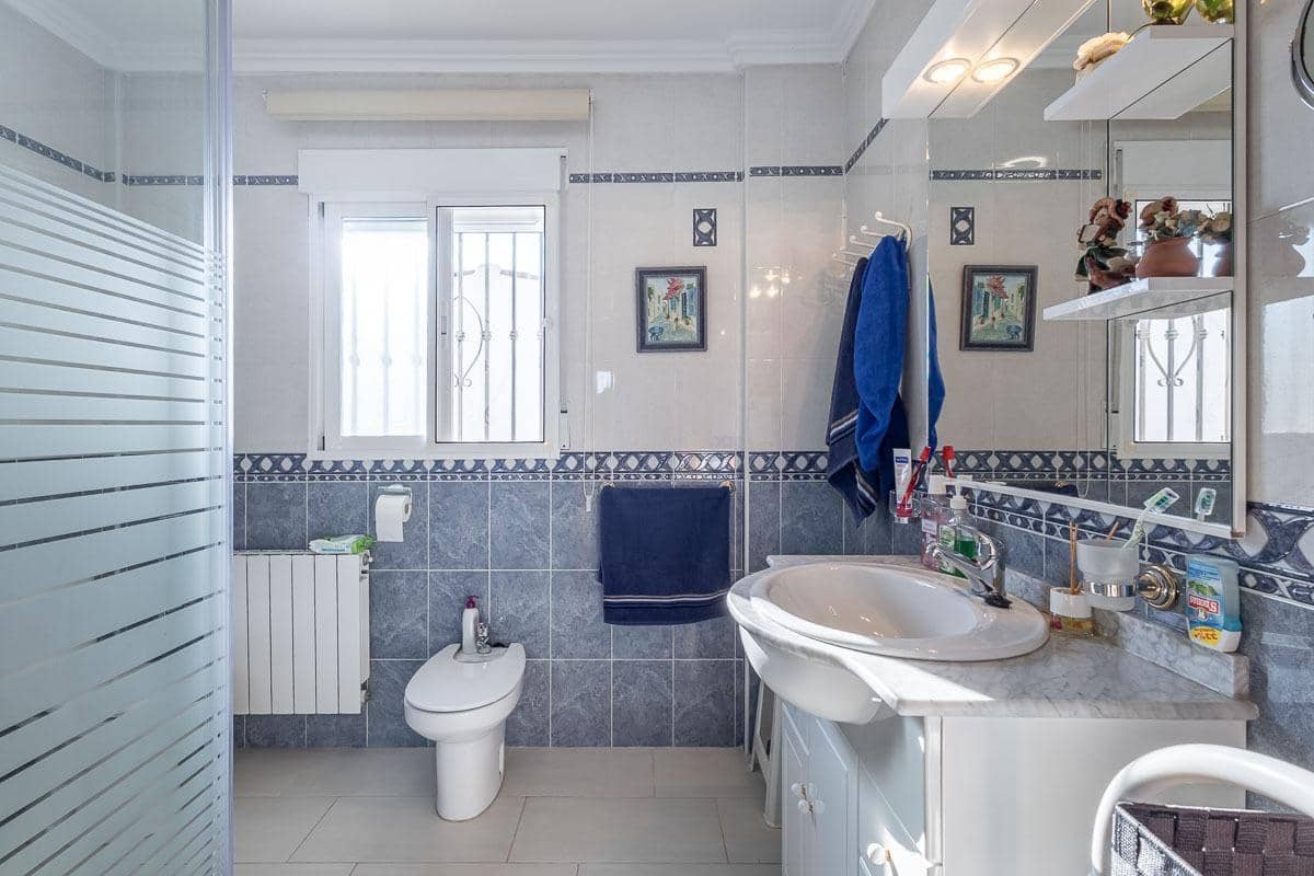 4 soveværelse Villa til salg i Moraleda de Zafayona med swimmingpool garage - € 279.000 (Ref: 9318031)