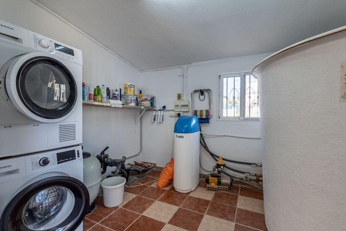 4 soveværelse Villa til salg i Moraleda de Zafayona med swimmingpool garage - € 279.000 (Ref: 9318031)