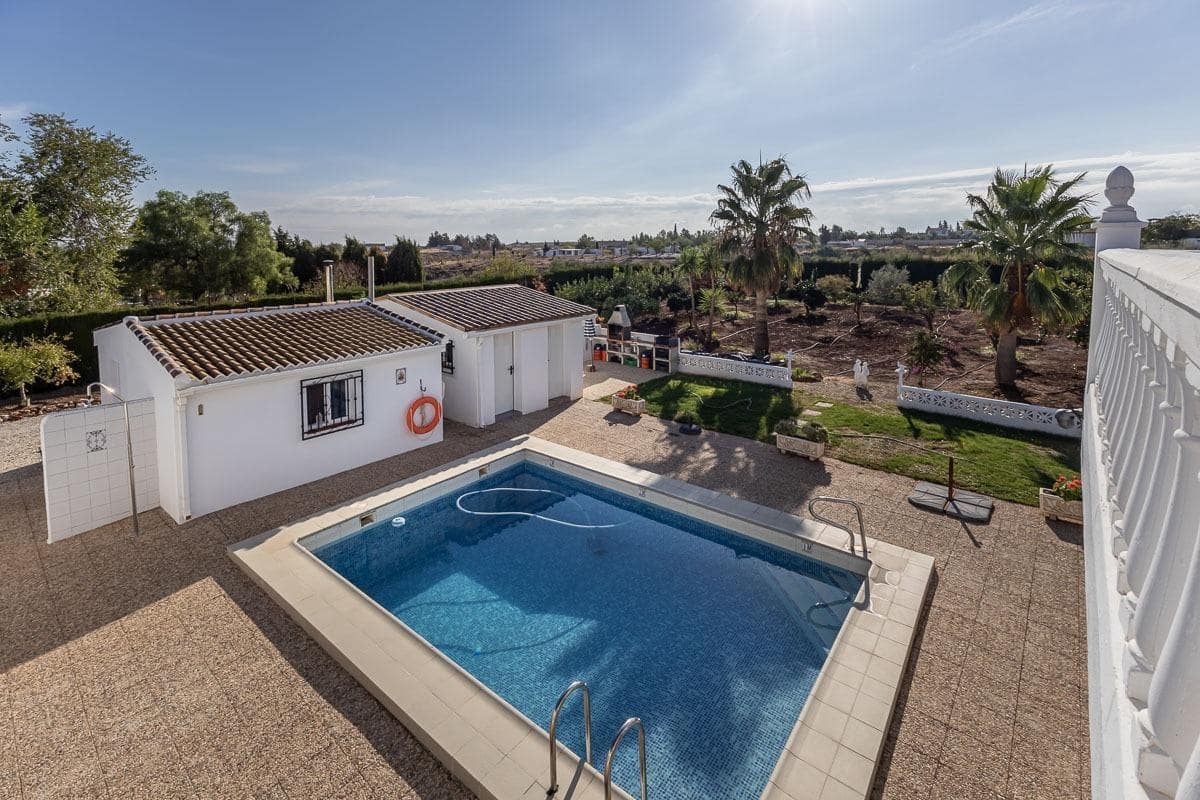 4 soveværelse Villa til salg i Moraleda de Zafayona med swimmingpool garage - € 279.000 (Ref: 9318031)