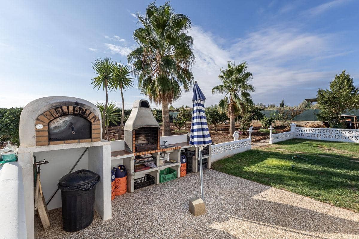 4 soveværelse Villa til salg i Moraleda de Zafayona med swimmingpool garage - € 279.000 (Ref: 9318031)