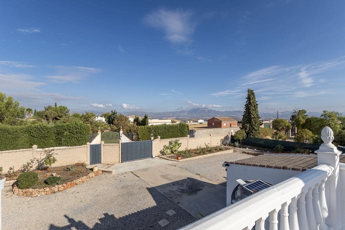 4 soveværelse Villa til salg i Moraleda de Zafayona med swimmingpool garage - € 279.000 (Ref: 9318031)