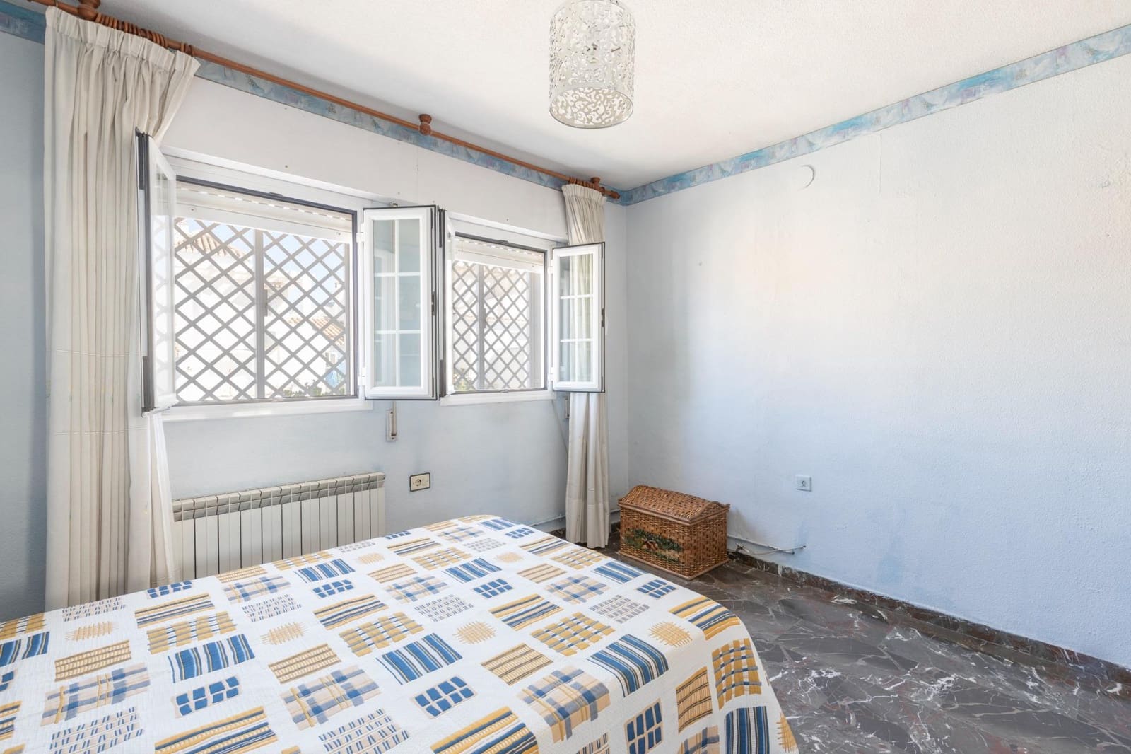 4 soverom Rekkehus til salgs i Huetor Vega med garasje - € 245 000 (Ref: 9318032)