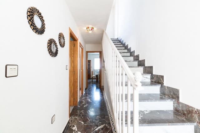 4 Zimmer Villa zu verkaufen in Peligros mit Pool Garage - 249.900 € (Ref: 9321806)