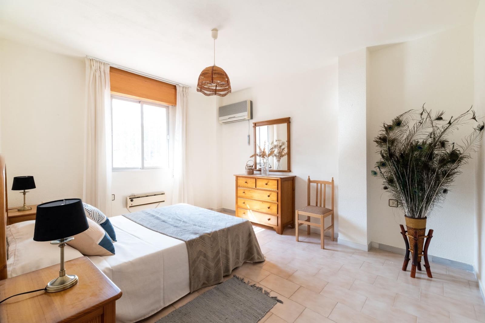 4 bedroom Villa for sale in Peligros with pool garage - € 249,900 (Ref: 9321806)