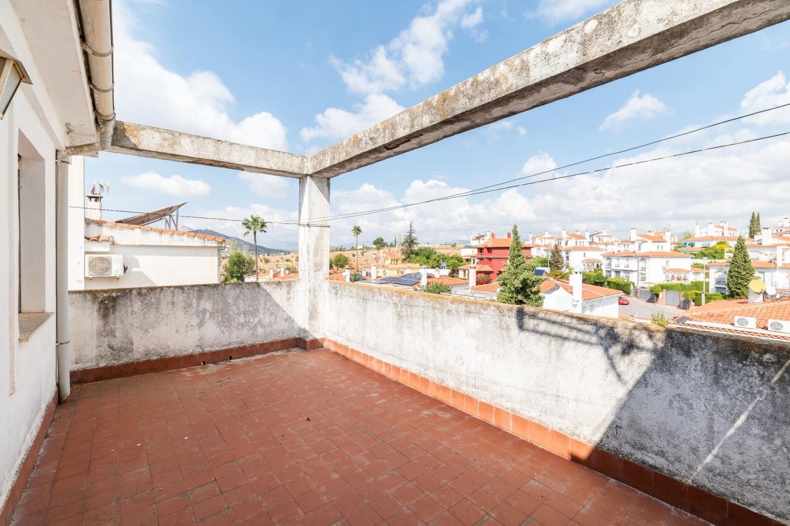 4 bedroom Villa for sale in Peligros with pool garage - € 249,900 (Ref: 9321806)