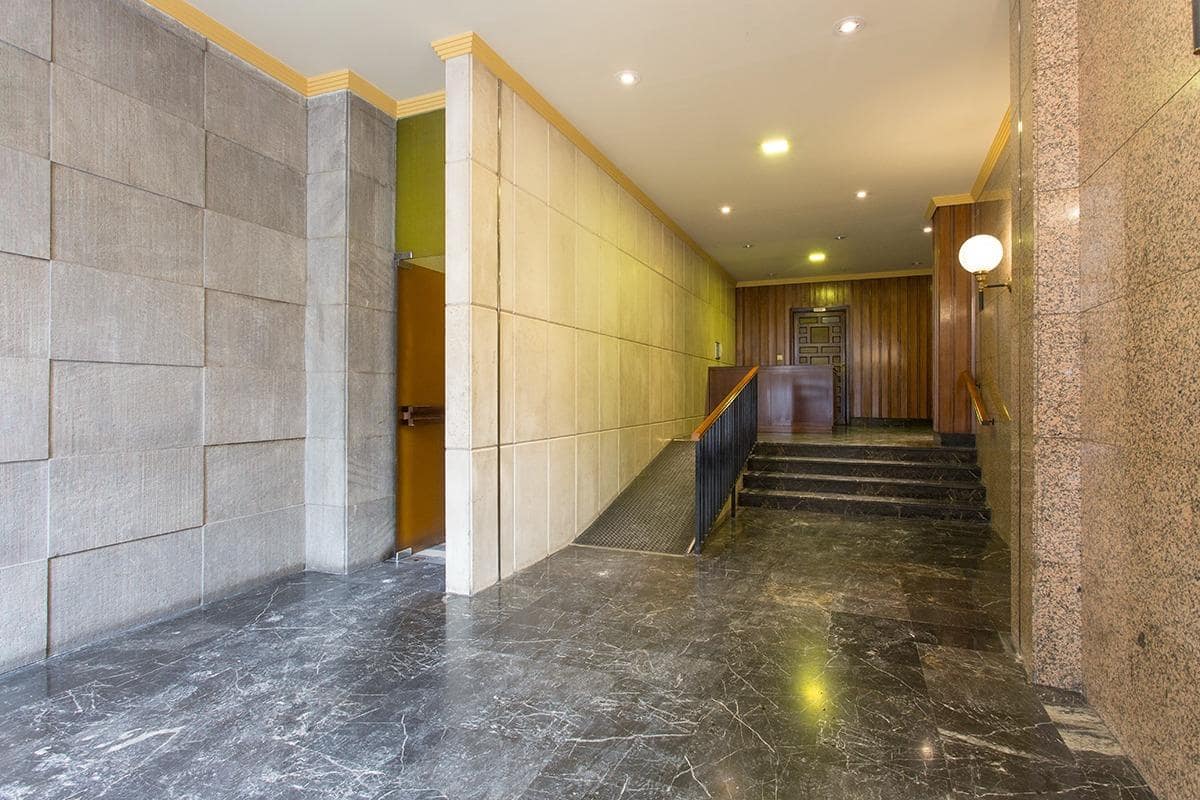 Piso de 5 habitaciones en Granada ciudad en venta - 540.000 € (Ref: 9321808)