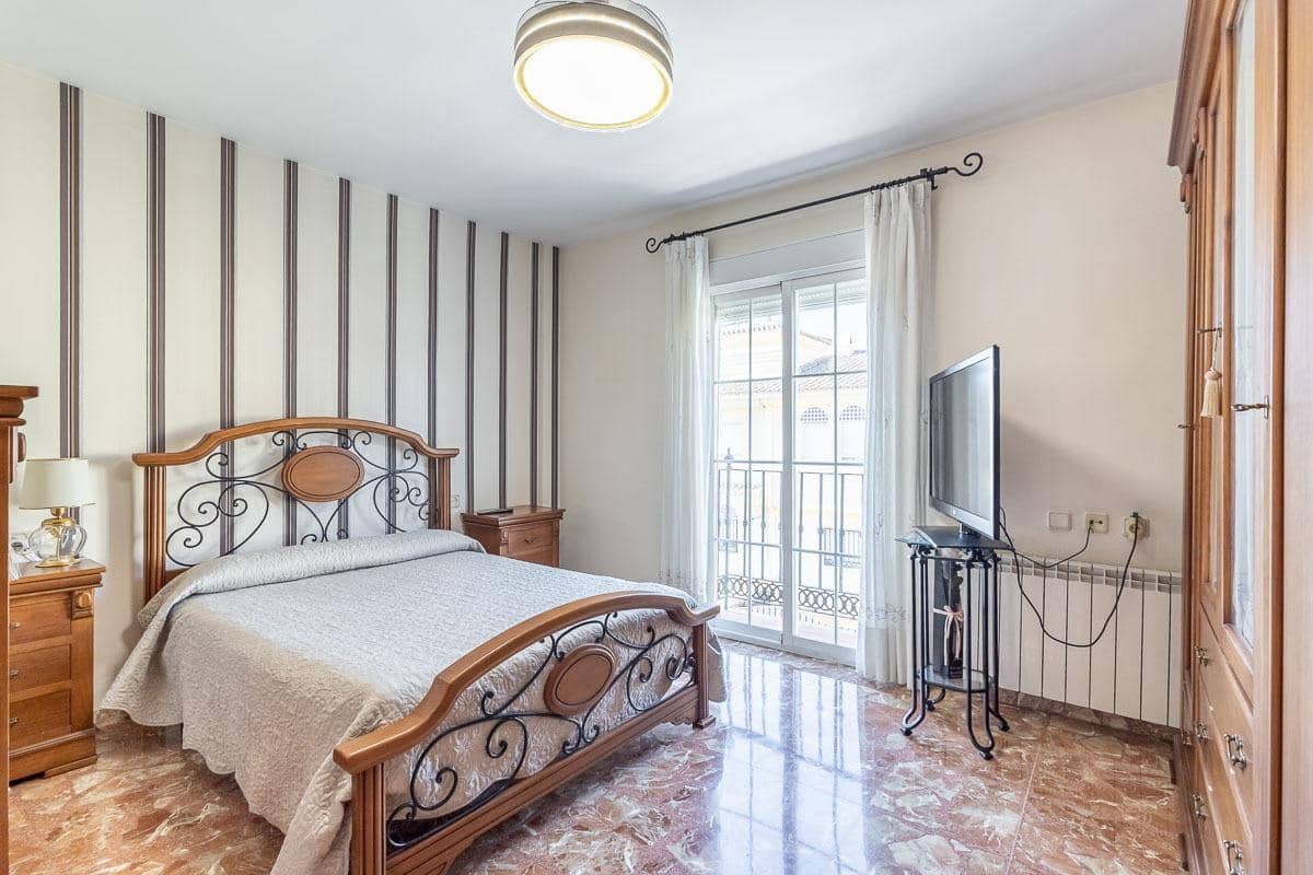 5 soveværelse Villa til salg i Peligros med garage - € 349.000 (Ref: 9330875)