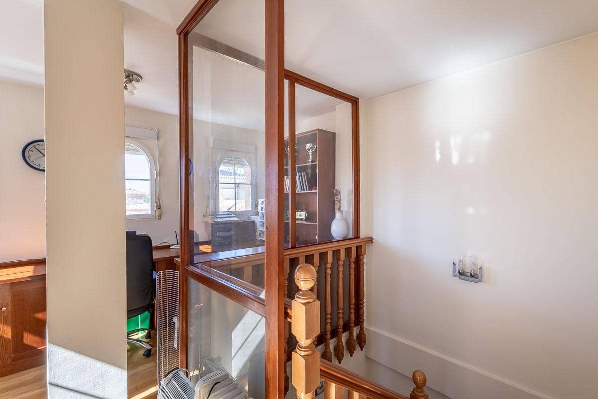 5 soveværelse Villa til salg i Peligros med garage - € 349.000 (Ref: 9330875)