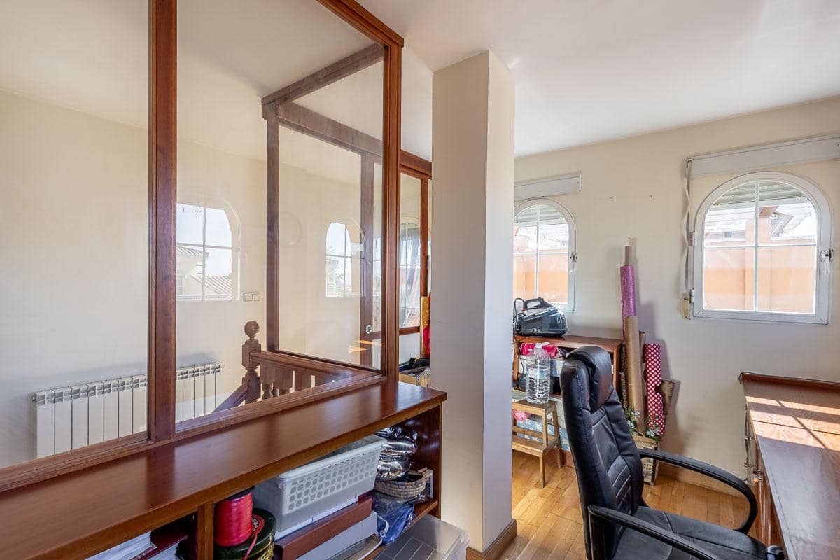 5 soveværelse Villa til salg i Peligros med garage - € 349.000 (Ref: 9330875)