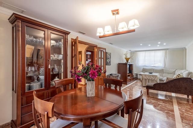 5 Zimmer Villa zu verkaufen in Peligros mit Garage - 349.000 € (Ref: 9330875)