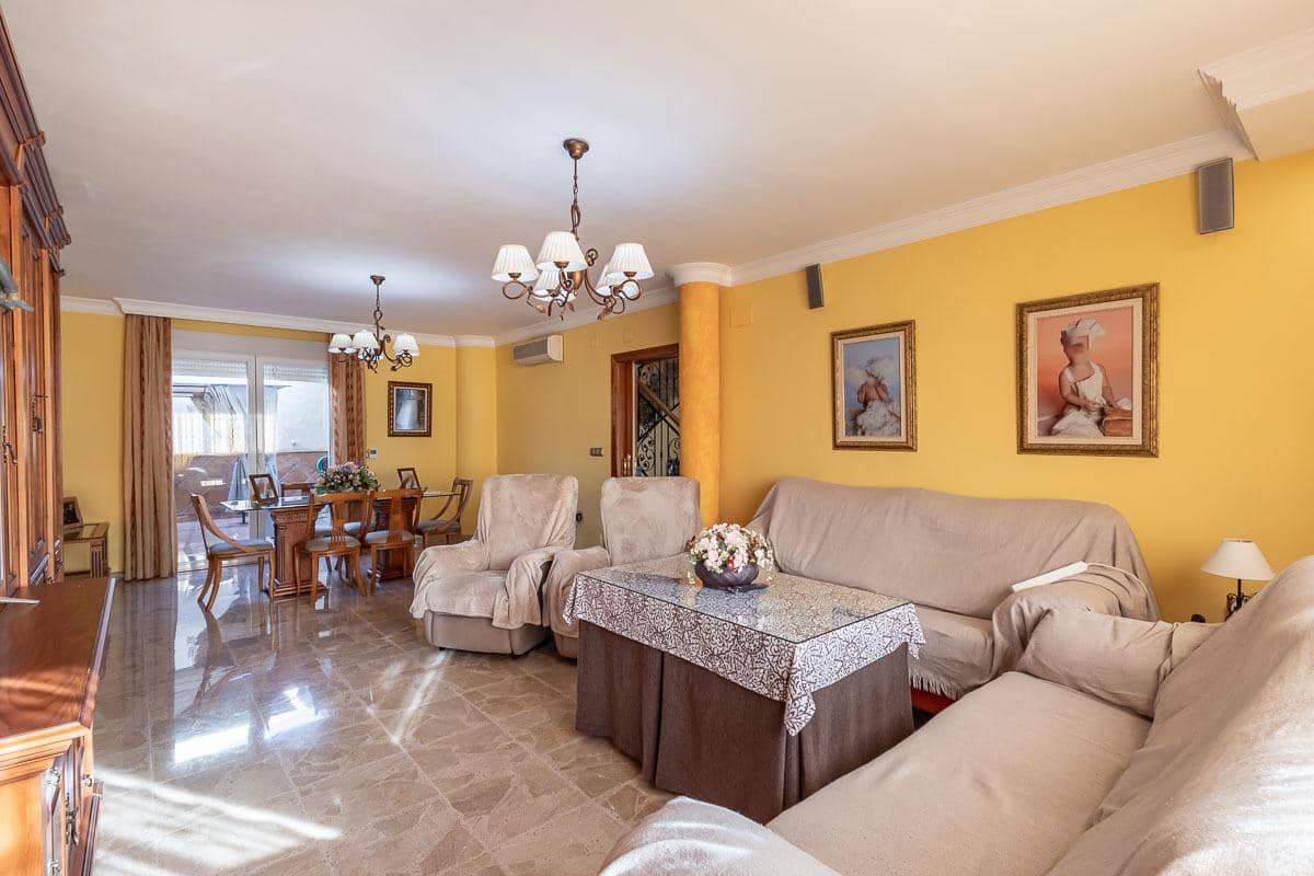 4 sypialnia Willa na sprzedaż w Albolote z garażem - 435 000 € (Ref: 9330876)