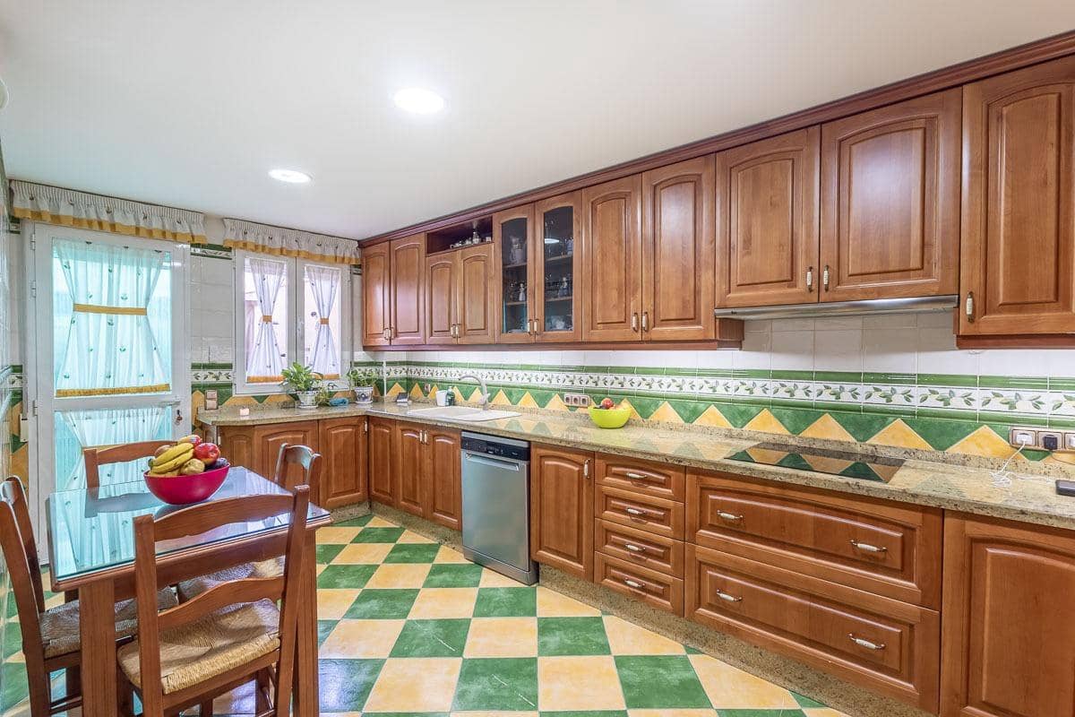 4 sypialnia Willa na sprzedaż w Albolote z garażem - 435 000 € (Ref: 9330876)