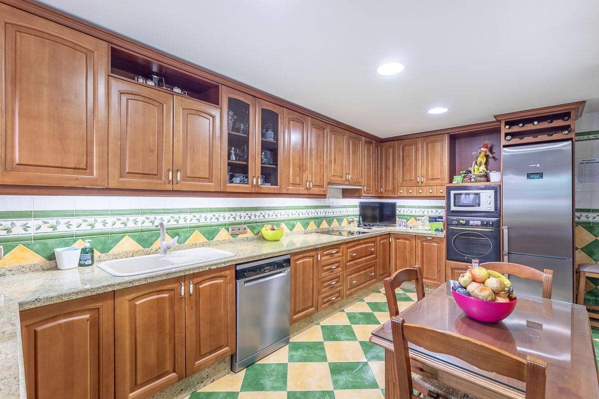 4 sypialnia Willa na sprzedaż w Albolote z garażem - 435 000 € (Ref: 9330876)