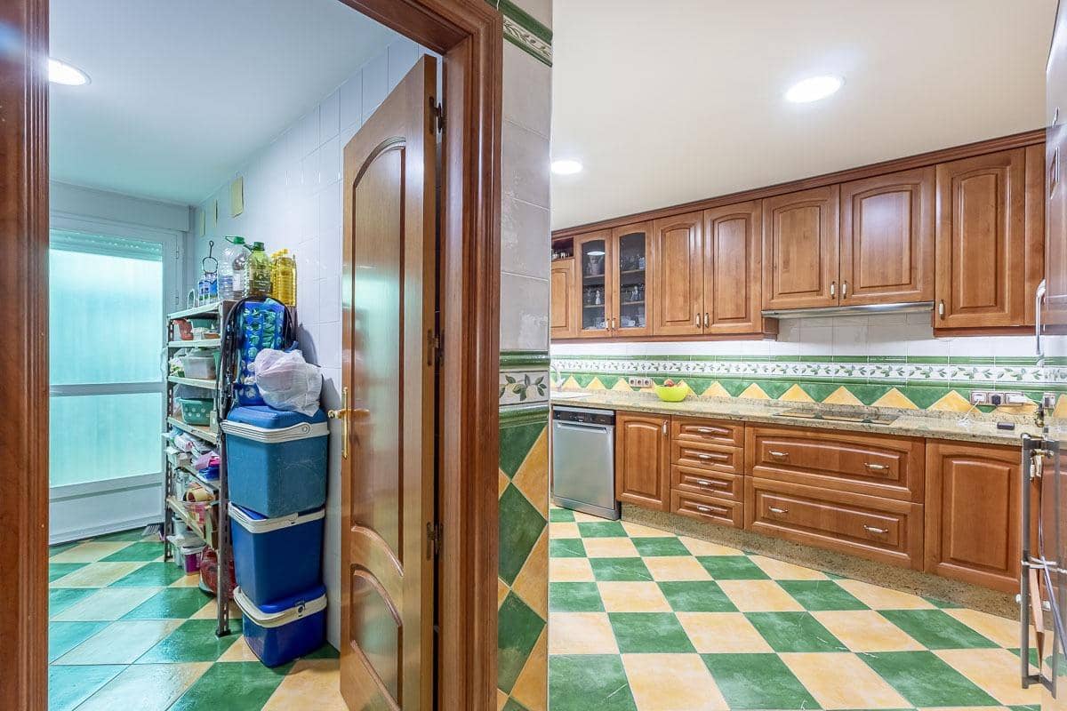 4 sypialnia Willa na sprzedaż w Albolote z garażem - 435 000 € (Ref: 9330876)