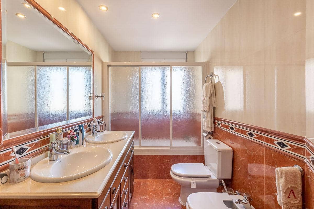 4 sypialnia Willa na sprzedaż w Albolote z garażem - 435 000 € (Ref: 9330876)