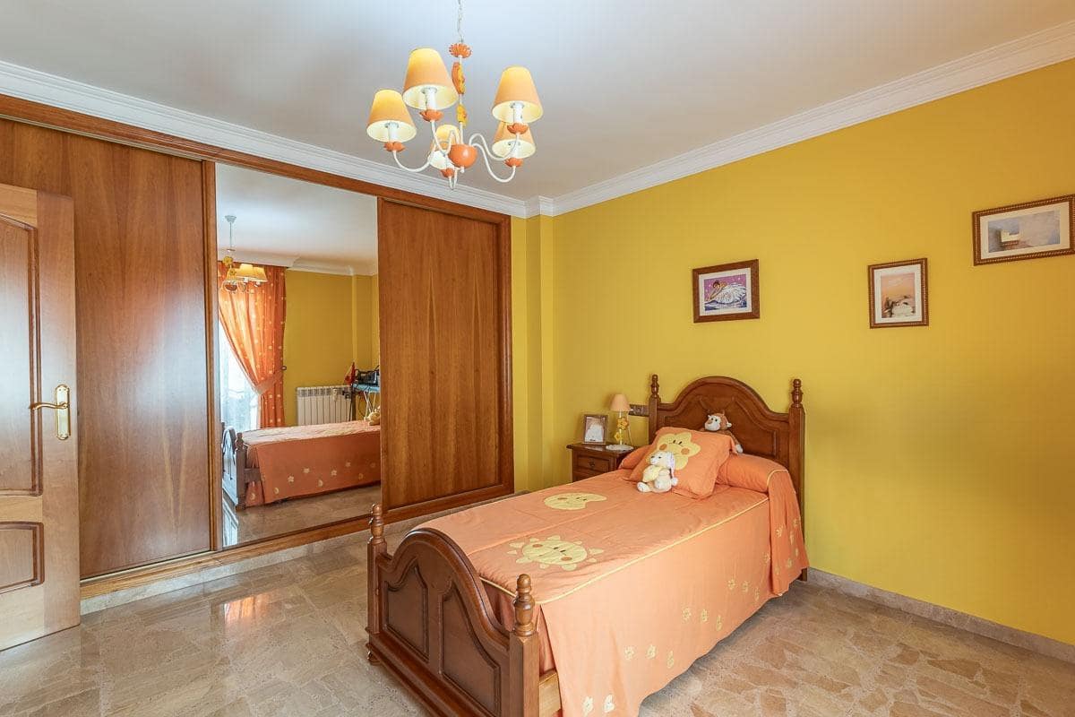 4 sypialnia Willa na sprzedaż w Albolote z garażem - 435 000 € (Ref: 9330876)