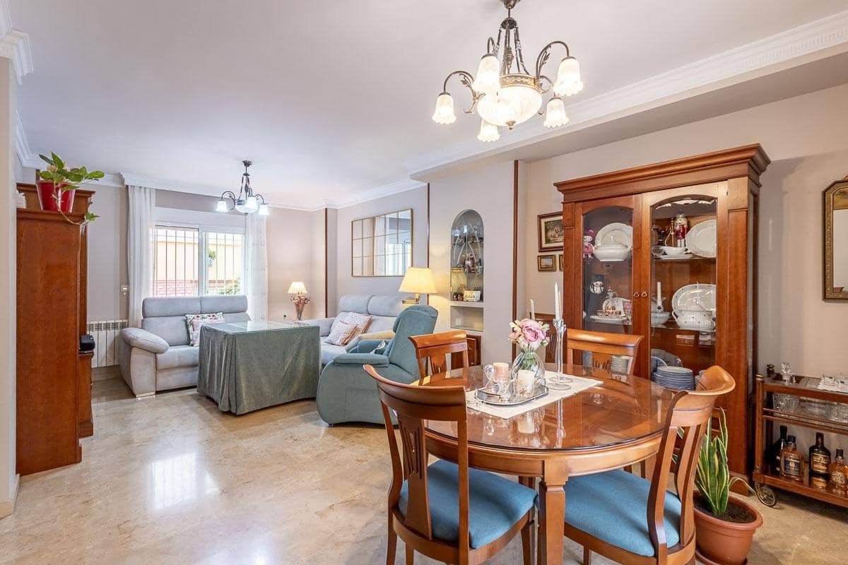 4 sypialnia Dom szeregowy na sprzedaż w Miasto Grenada z garażem - 335 000 € (Ref: 9335258)