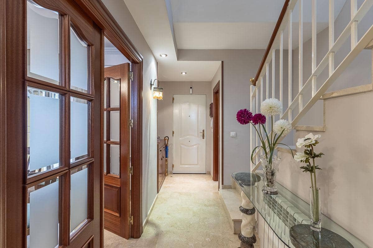 4 sypialnia Dom szeregowy na sprzedaż w Miasto Grenada z garażem - 335 000 € (Ref: 9335258)