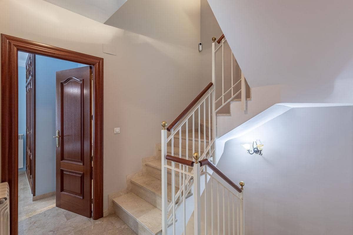 4 sypialnia Dom szeregowy na sprzedaż w Miasto Grenada z garażem - 335 000 € (Ref: 9335258)