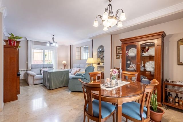 4 sypialnia Dom szeregowy na sprzedaż w Miasto Grenada z garażem - 335 000 € (Ref: 9335258)