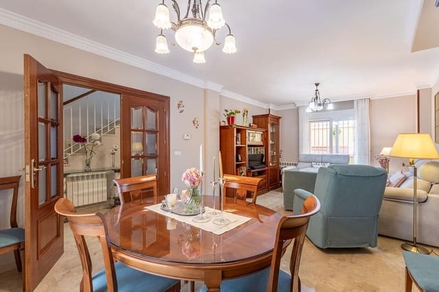 4 sypialnia Dom szeregowy na sprzedaż w Miasto Grenada z garażem - 335 000 € (Ref: 9335258)