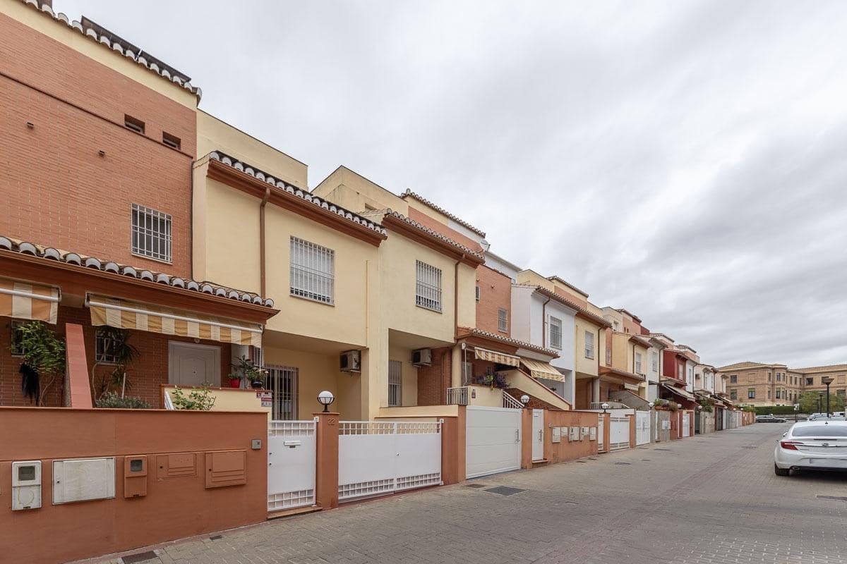 4 sypialnia Dom szeregowy na sprzedaż w Miasto Grenada z garażem - 335 000 € (Ref: 9335258)